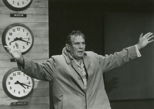 News anchor Howard Beale (Peter Finch) has a mental breakdown on the air.