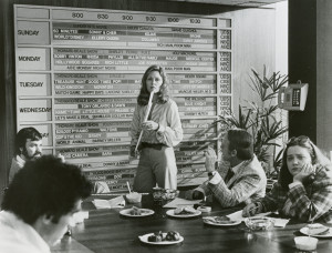TV executive Diana Christensen (Faye Dunaway) leads a planning session.